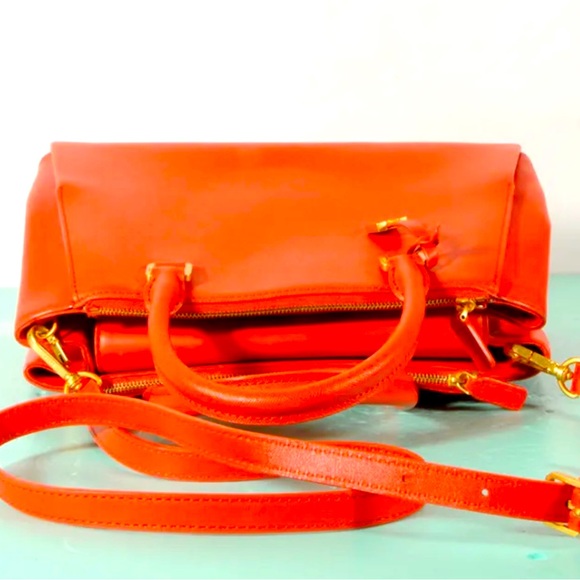 MCM Leather Cross Shoulder Bag Authentic + Dust Bag 🌹❤️🌹 - Picture 9 of 11